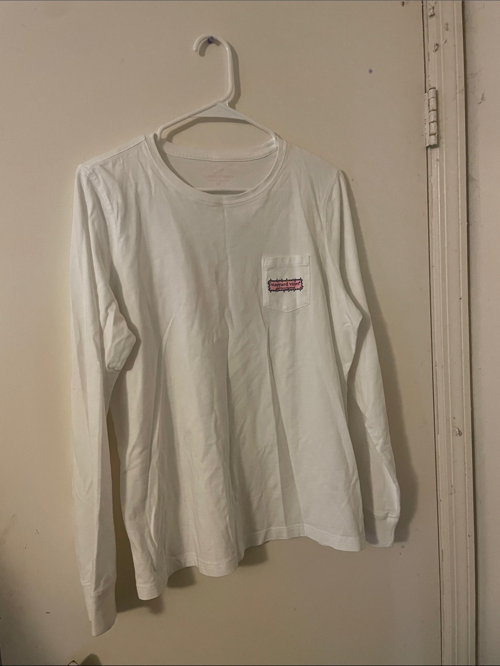 Vineyard Vines White Long Sleeve Tee with Pink Logo and Festive Dogs